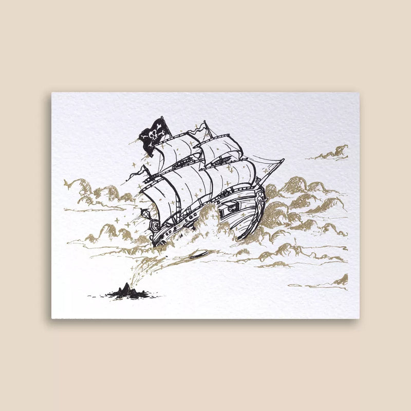 Carte postale Loeff Création, navire pirate flottant dans les nuages avec drapeau noir