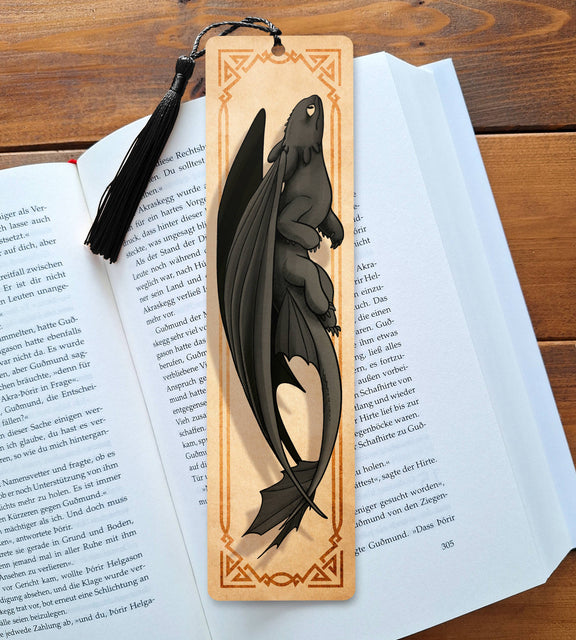 Marque-page recto verso Dragon Nocturne aux tons chauds façon vieux grimoire, avec pompon