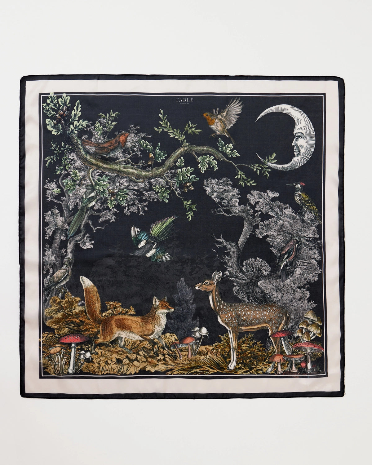 Foulard Fable England forêt nocturne, renard et jeune cerf sous un ciel étoilé, fond bleu nuit