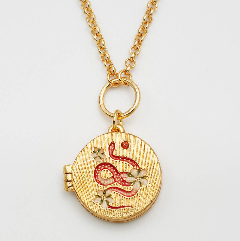 Collier médaillon Snake & Blossom Fable England, serpent émaillé et fleur, plaqué or 22 carats