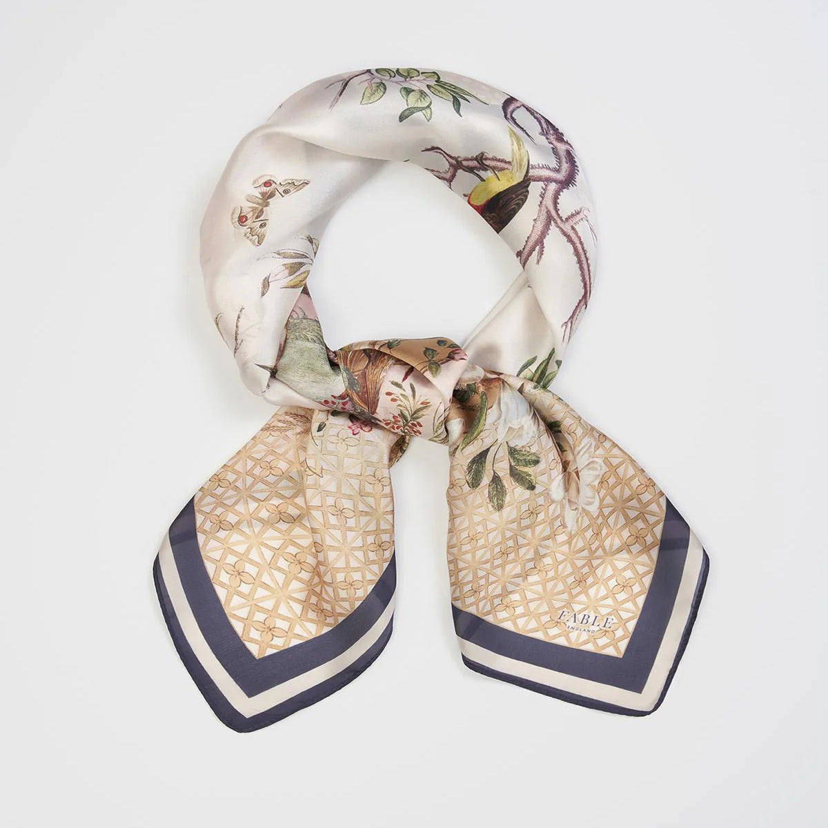Foulard Fable England Alice au Pays des Merveilles, couronne de cerf, oiseaux et papillons