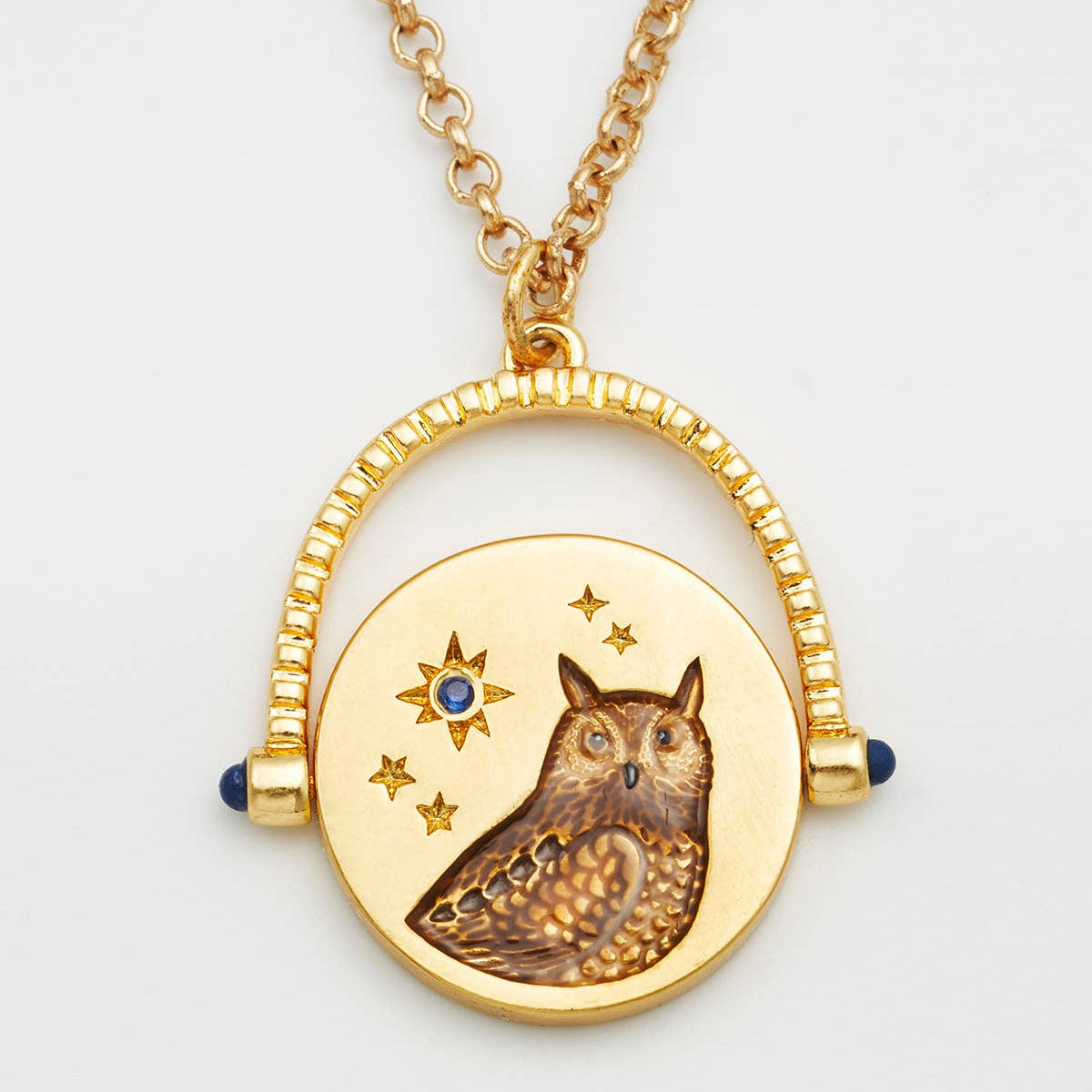 Collier Fable England pendentif hibou rotatif peint à la main, étoiles et lapis-lazuli, plaqué or