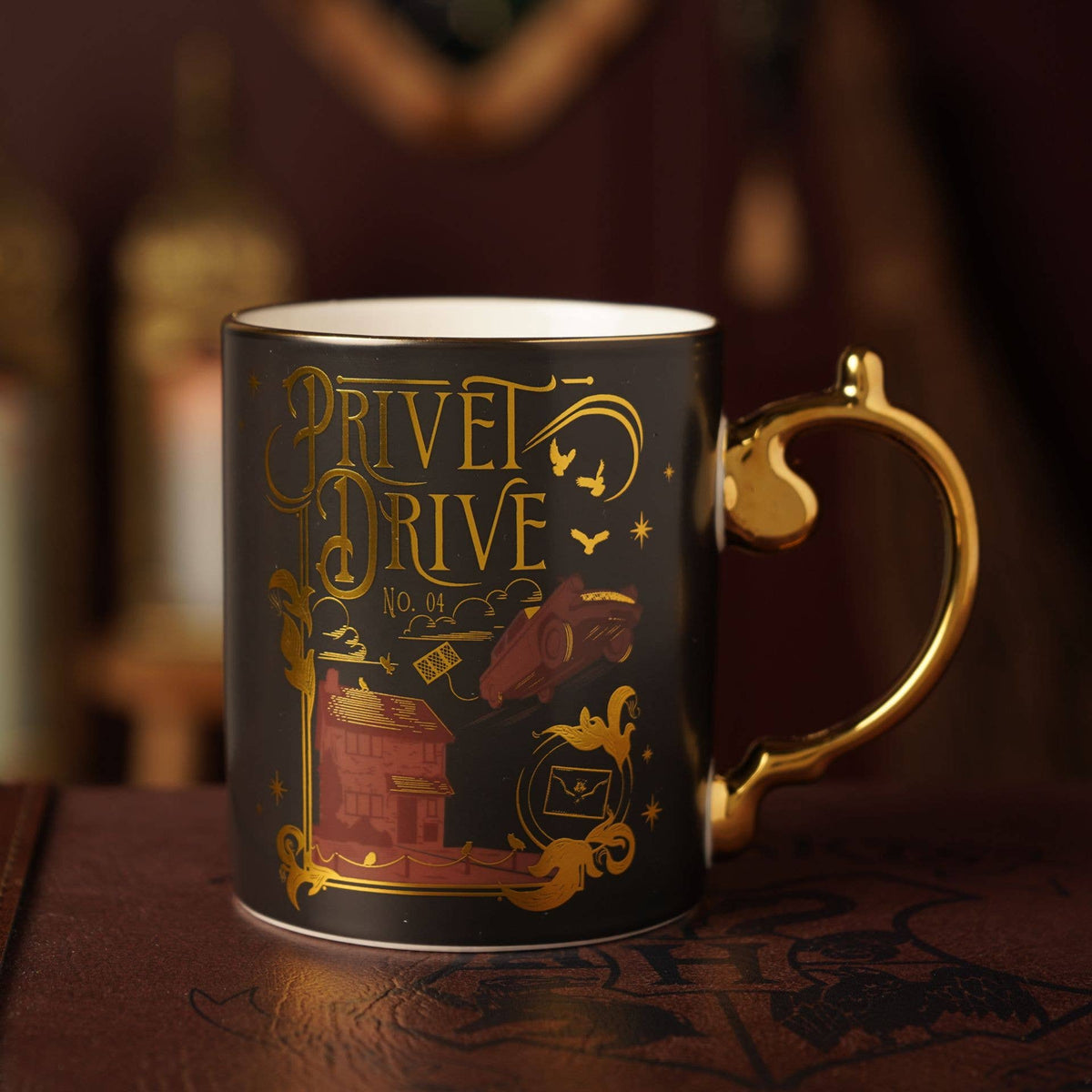 Mug en céramique Harry Potter Privet Drive de la collection Alumni, design sombre et détails dorés