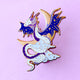Pin's Glitter Punk Dragon Céleste violet sur croissant de lune doré avec ailes étoilées