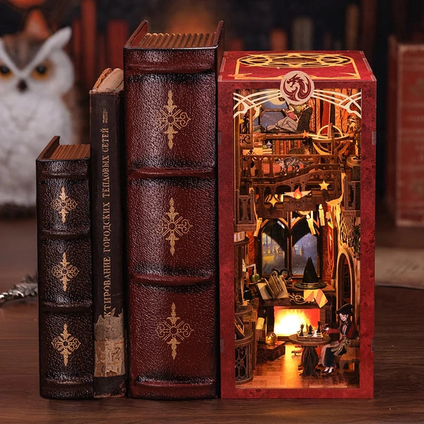 Book nook Salle commune des flammes, kit 259 pièces avec LED, pièce d'école de magie miniature