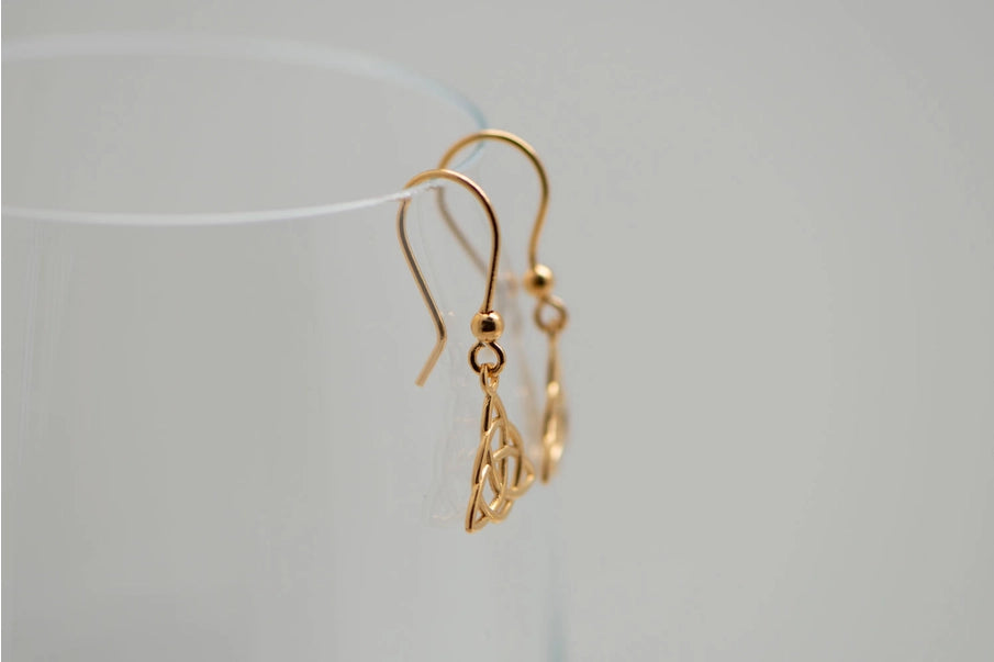Boucles d'oreilles Triquetra plaqué or, nœud celtique à trois arcs entrelacés
