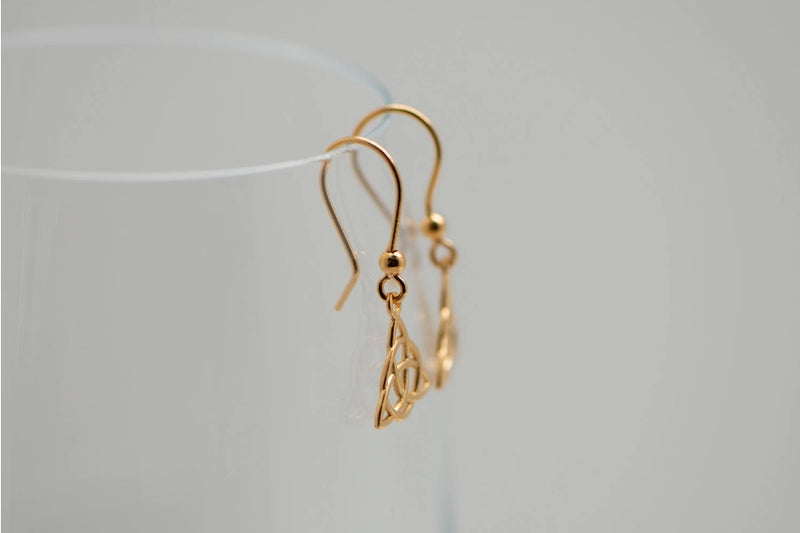 Boucles d'oreilles Triquetra plaqué or, nœud celtique à trois arcs entrelacés
