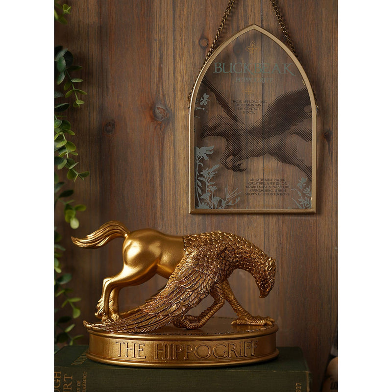 Figurine dorée Harry Potter de Buck l'hippogriffe en posture noble, décoration à poser