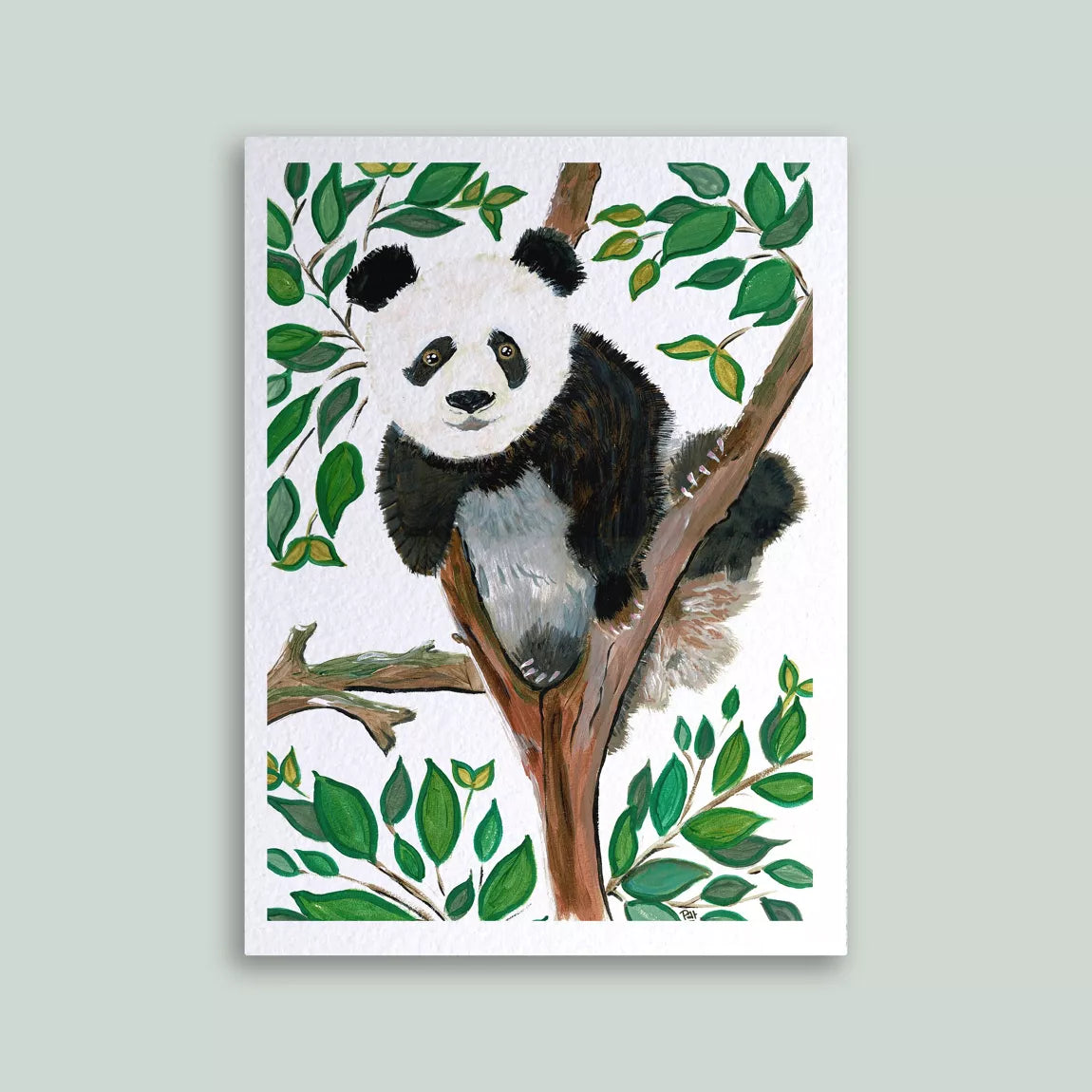 Carte postale illustrée, panda perché sur une branche entouré de feuillage luxuriant