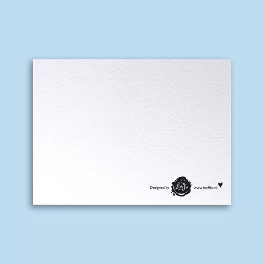 Carte postale illustrée, panda perché sur une branche entouré de feuillage luxuriant