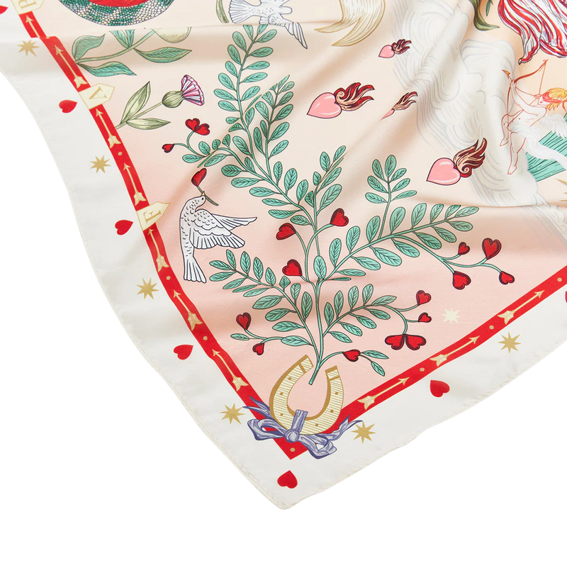 Foulard carré rose Fable England Freya Narrative avec cœur flamboyant, fleurs, oiseaux et astres