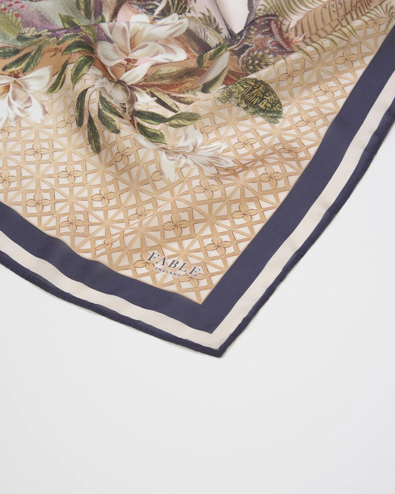 Foulard Fable England Alice au Pays des Merveilles, couronne de cerf, oiseaux et papillons
