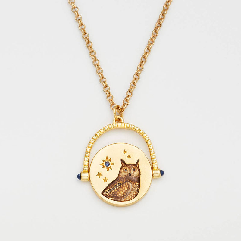 Collier Fable England pendentif hibou rotatif peint à la main, étoiles et lapis-lazuli, plaqué or
