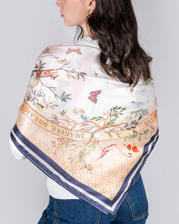 Foulard Fable England Alice au Pays des Merveilles, couronne de cerf, oiseaux et papillons