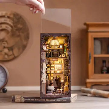 Book nook Pharmacie magique, kit en bois 282 pièces avec LED, boutique d'apothicaire miniature