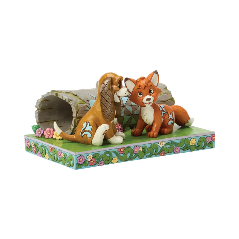 Figurine Disney Traditions Jim Shore, Rox et Rouky partageant un moment en forêt