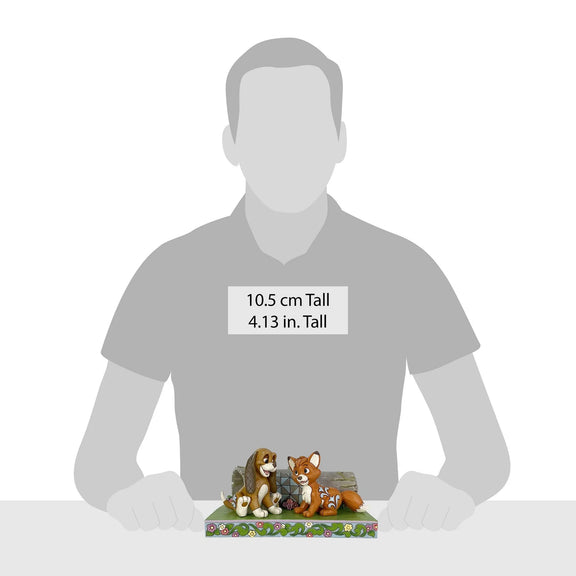 Figurine Disney Traditions Jim Shore, Rox et Rouky partageant un moment en forêt