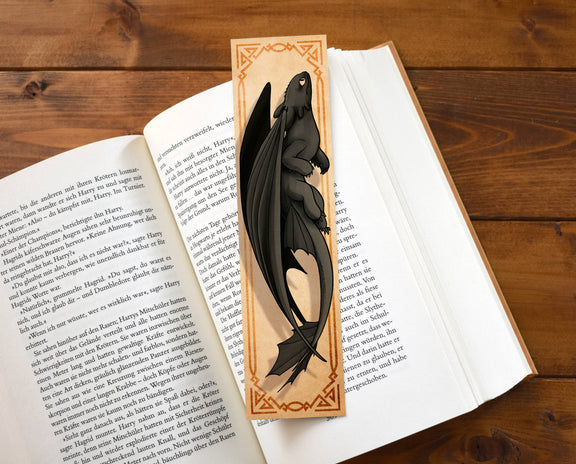 Marque-page recto verso Dragon Nocturne aux tons chauds façon vieux grimoire, avec pompon