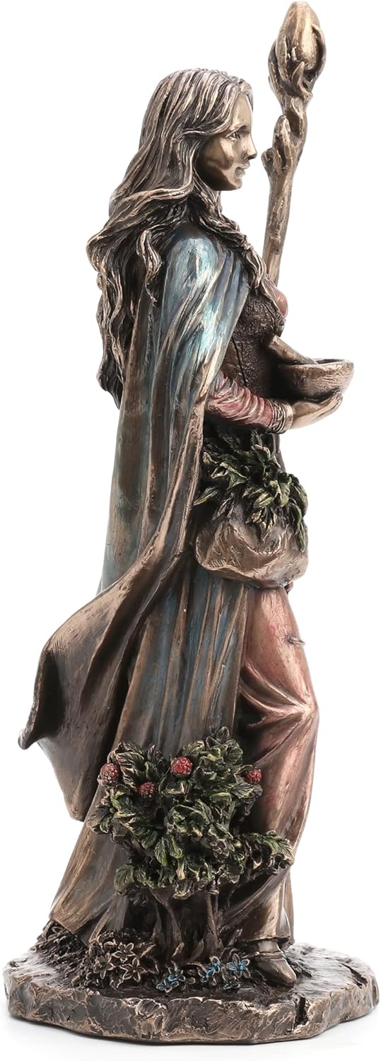 Statue Valkyrie Eir Veronese Design, déesse nordique debout en robe longue sculptée