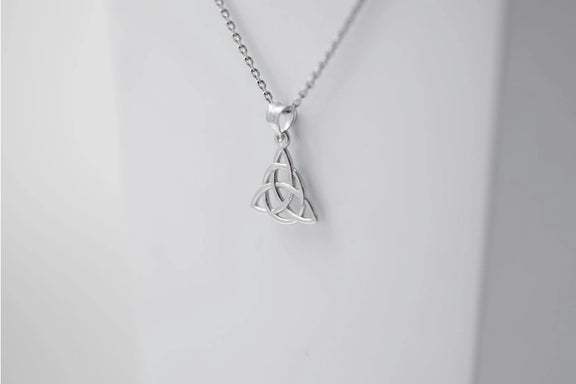 Collier Triquetra en argent 925, pendentif nœud celtique à trois arcs