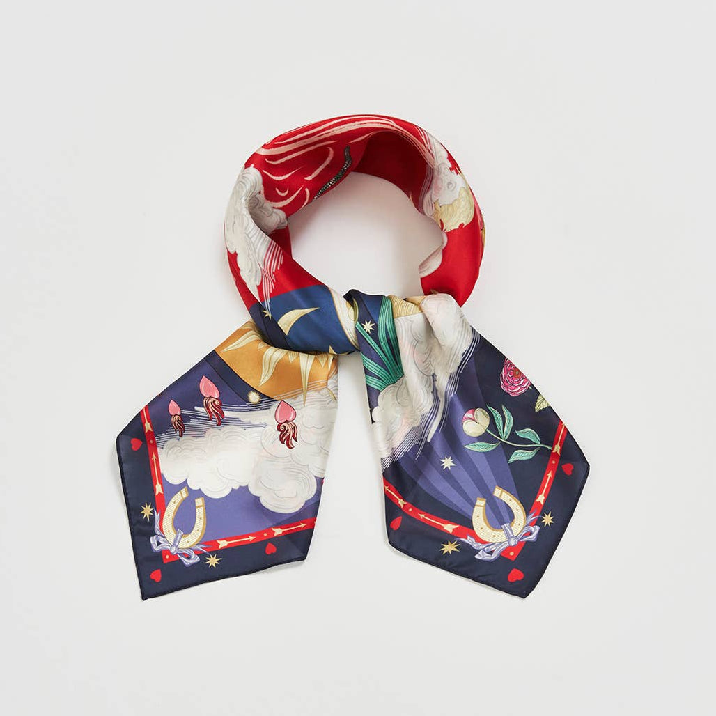 Foulard carré bleu marine Fable England Freya Narrative avec soleil, lune, cœur flamboyant et fleurs