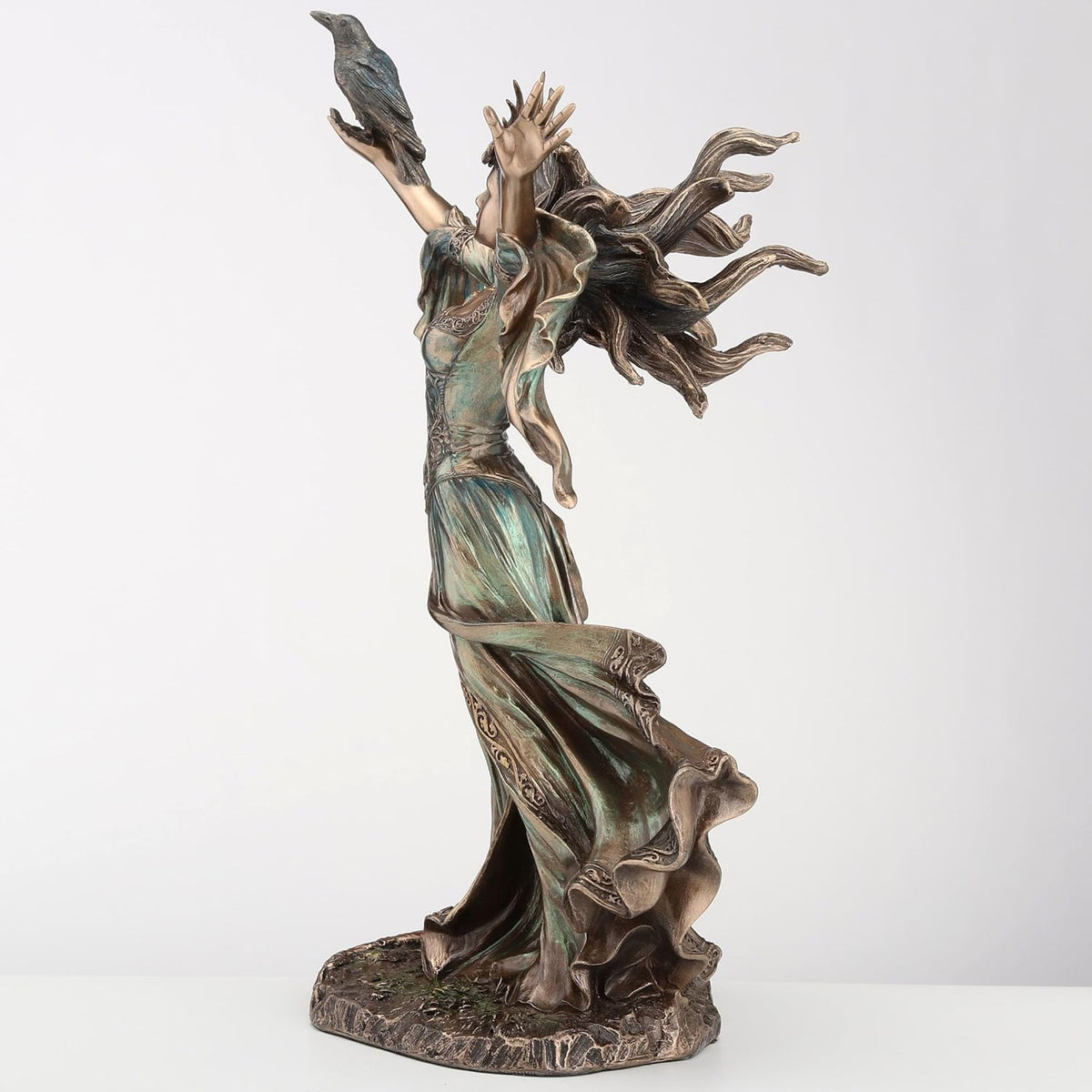 Statuette fée Morgane Veronese Design 25 cm, enchanteresse arthurienne en mouvement