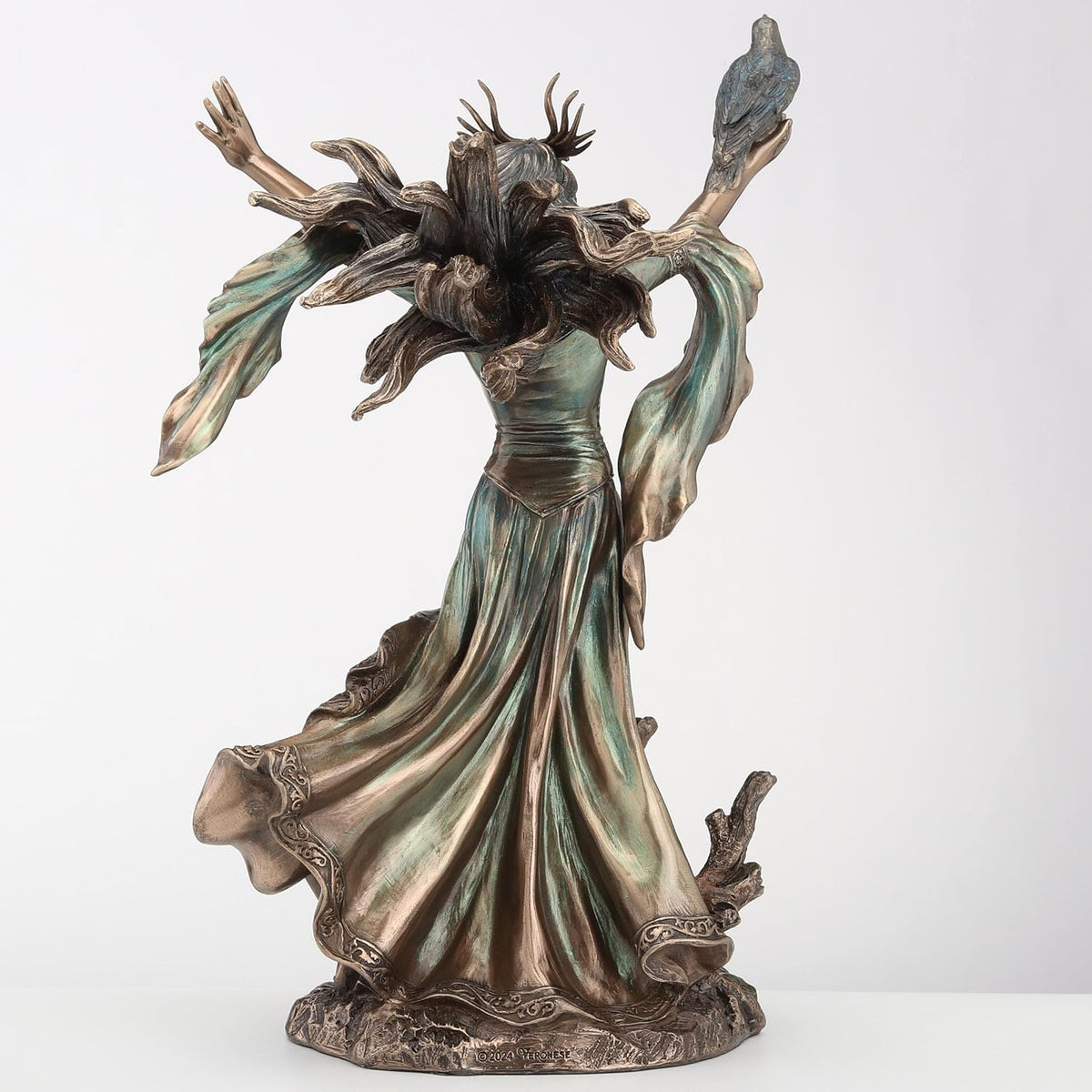 Statuette fée Morgane Veronese Design 25 cm, enchanteresse arthurienne en mouvement