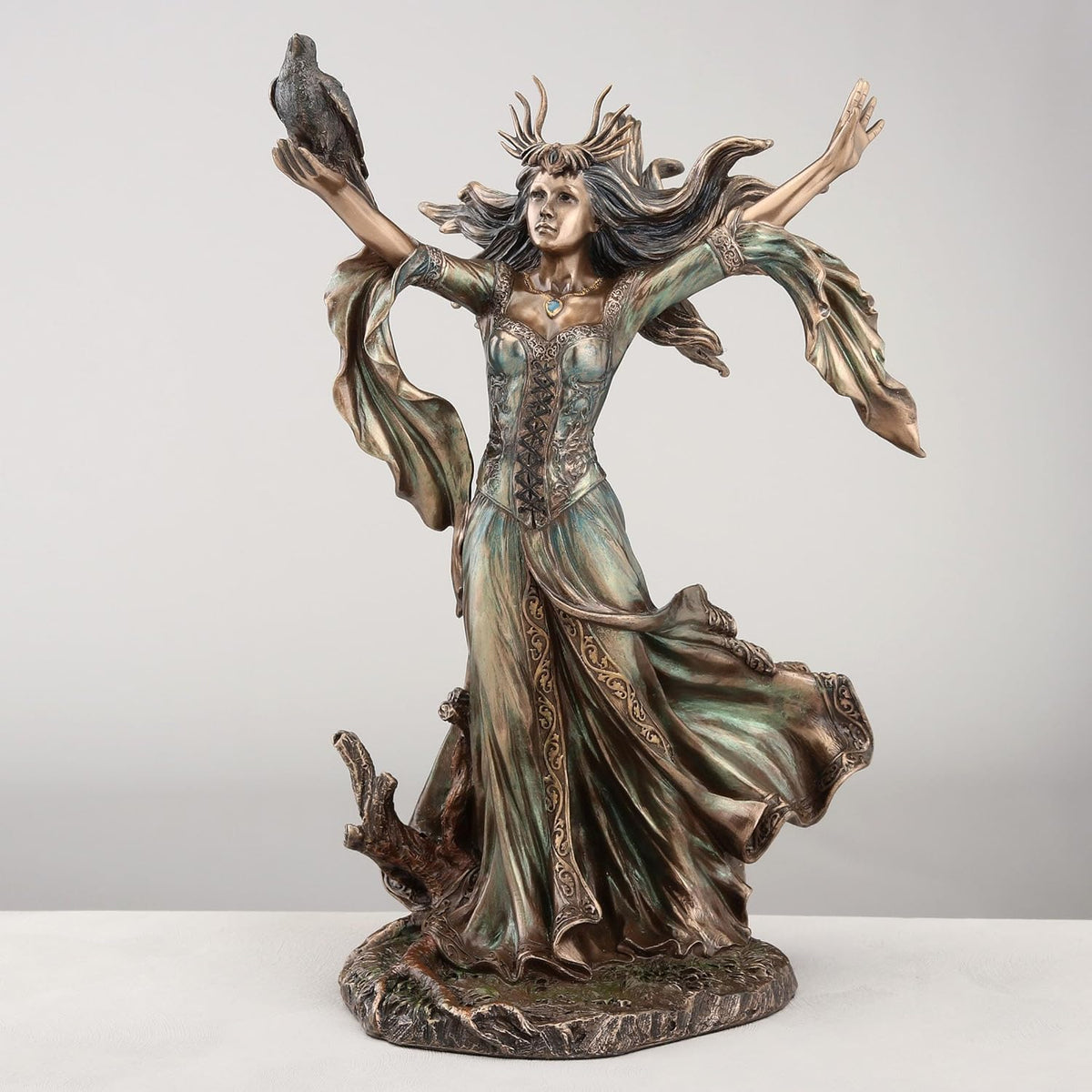 Statuette fée Morgane Veronese Design 25 cm, enchanteresse arthurienne en mouvement