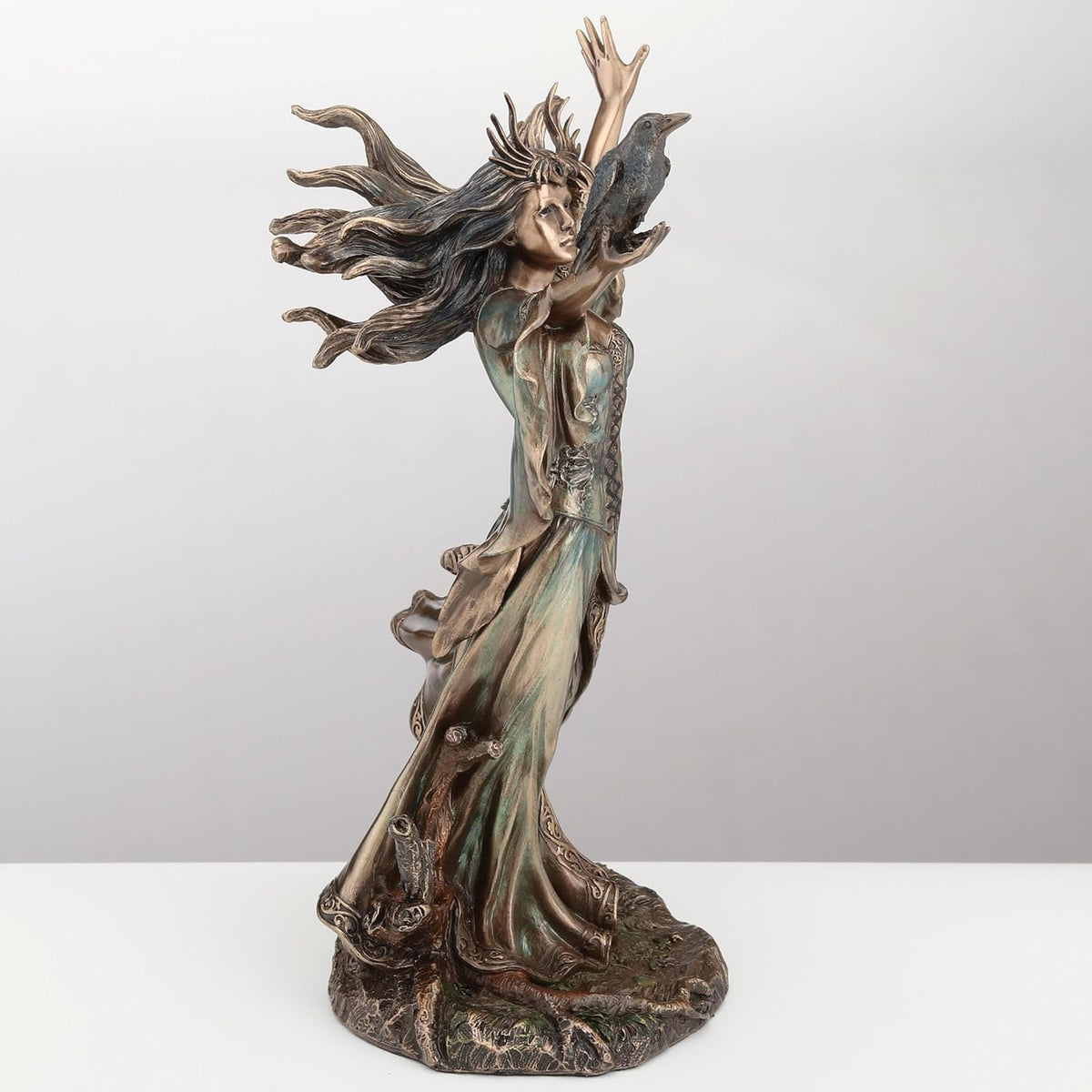 Statuette fée Morgane Veronese Design 25 cm, enchanteresse arthurienne en mouvement