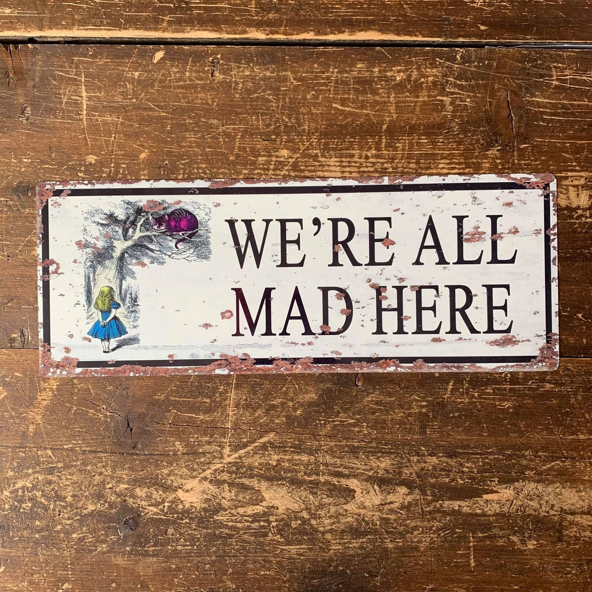 Plaque métal Alice au Pays des Merveilles We're All Mad Here, illustration effet vieilli