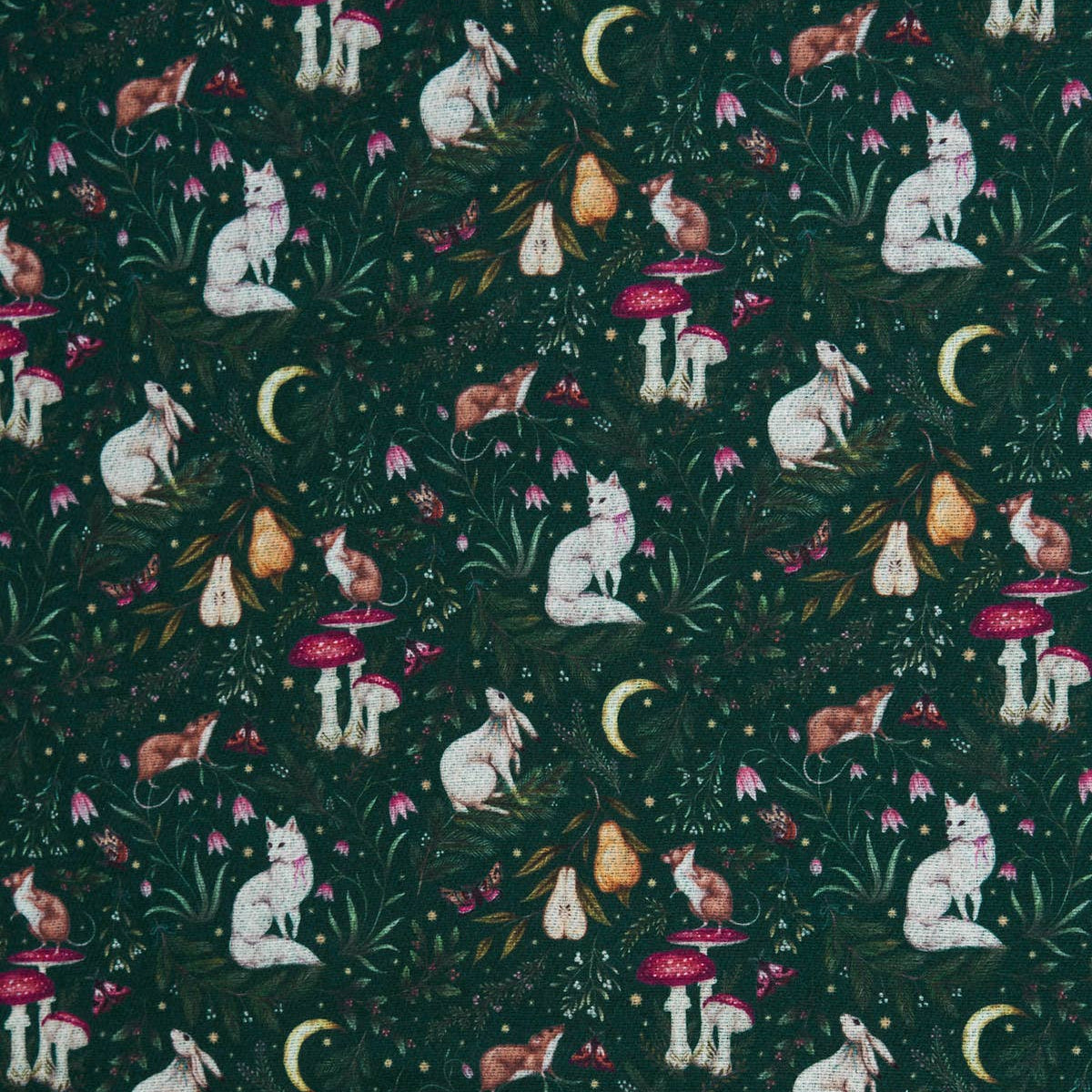 Écharpe longue à franges Niva Fable England vert forêt, animaux et papillons par Catherine Rowe