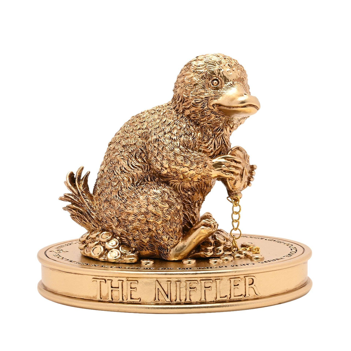 Figurine Harry Potter du Niffleur serrant une chaîne dorée sur un socle parsemé de trésors