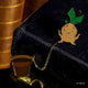 Duo de pin's Harry Potter Mandragore et pot reliés par une chaîne dorée