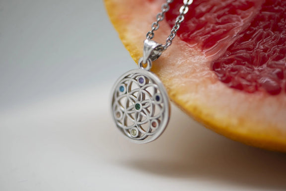 Collier Fleur de Vie 7 chakras en argent 925 rhodié avec pierres colorées