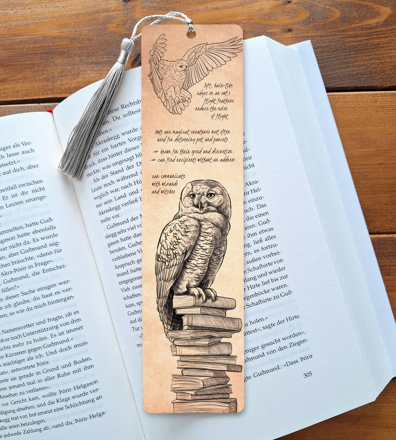 Marque-page créatures fantastiques n°3 avec créature ailée et chouette, pompon gris