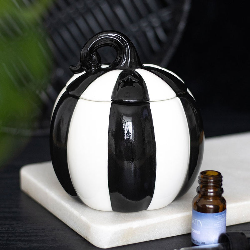 Brûle-parfum citrouille en céramique rayée noir et blanc avec couvercle pour fondants parfumés