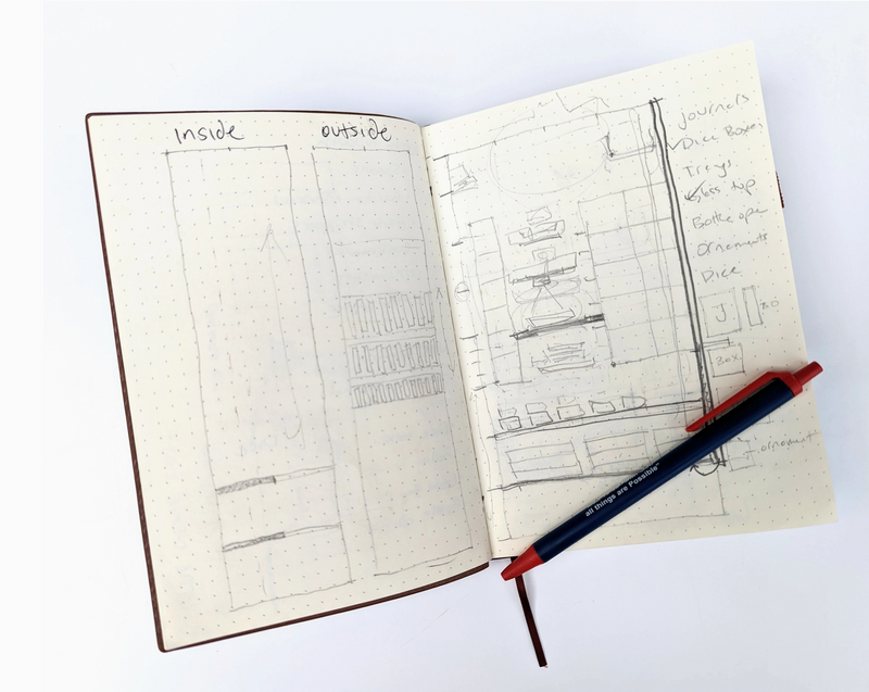 Carnet à pois en cuir végan brun gravé, détail de la gravure et de la tranche