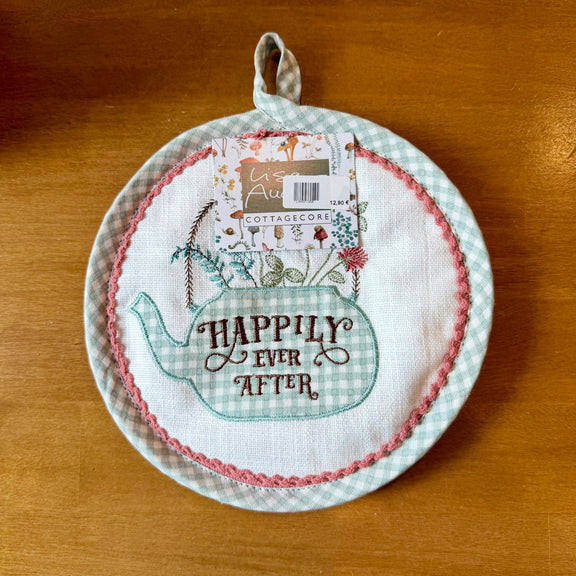 Manique ronde brodée théière à carreaux et fleurs, inscription Happily Ever After, vert sauge et rose