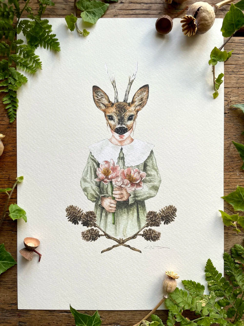 Illustration Georgiou Draws, jeune fille en robe verte au masque de faon tenant un bouquet rose