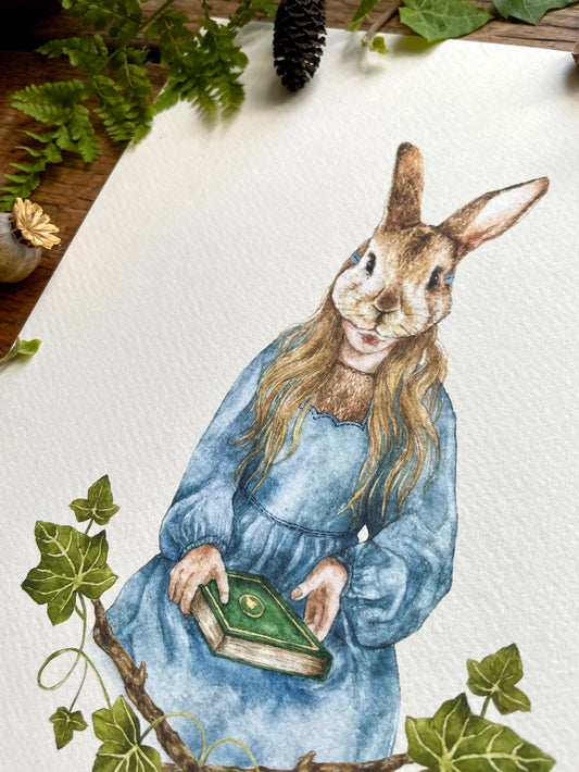 Illustration jeune fille en robe bleue tenant un livre vert, visage masqué d'une tête de lièvre