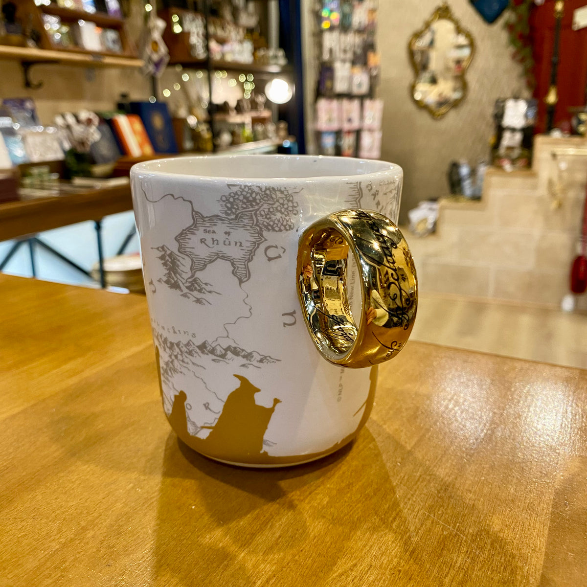 Mug Le Seigneur des Anneaux avec carte de la Terre du Milieu et anse 3D Anneau Unique