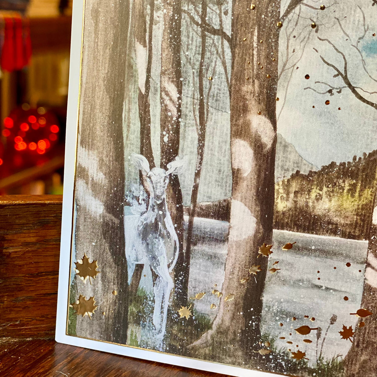 Illustration A5 d'un château de magie dans une forêt hivernale avec une biche vaporeuse
