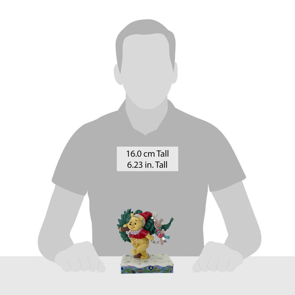 Figurine Disney Traditions Jim Shore Winnie l'Ourson et Porcinet de Noël portant un sapin