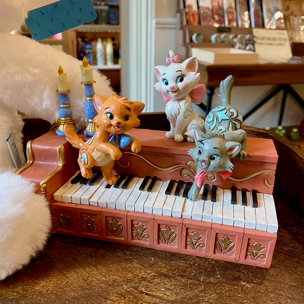 Figurine Disney Traditions Jim Shore des Aristochats Marie, Berlioz et Toulouse sur le piano