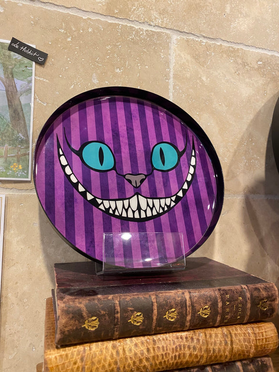 Plateau rond en métal violet rayé 20 cm avec le Chat du Cheshire, Alice au Pays des Merveilles