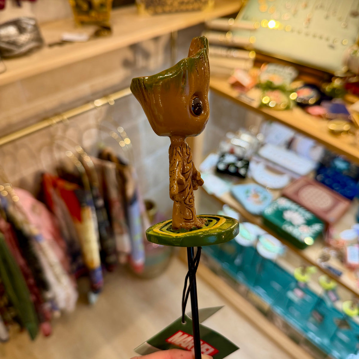 Pique de jardin Marvel Groot en 3D sur tige métallique, décoration extérieure 37 cm pour plantes