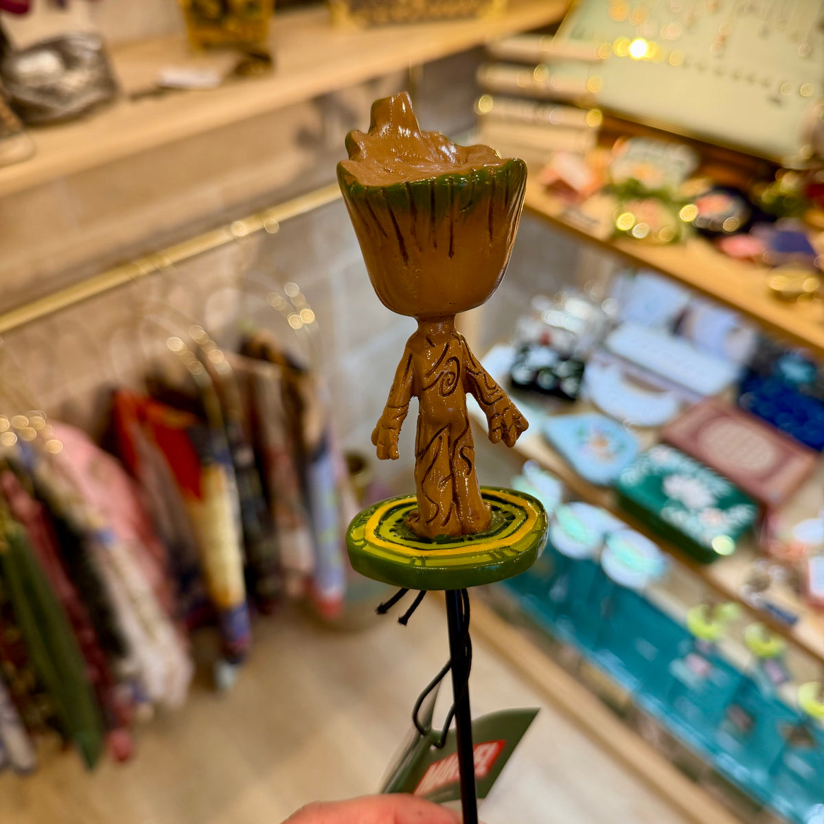 Pique de jardin Marvel Groot en 3D sur tige métallique, décoration extérieure 37 cm pour plantes