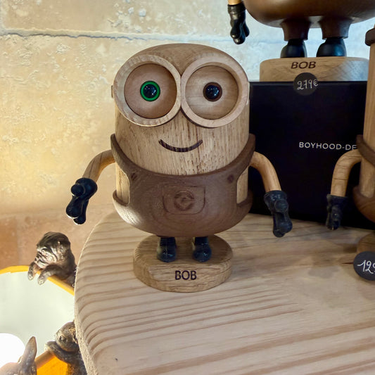 Figurine Bob des Minions petit modèle en chêne blanc et chêne fumé, design Boyhood
