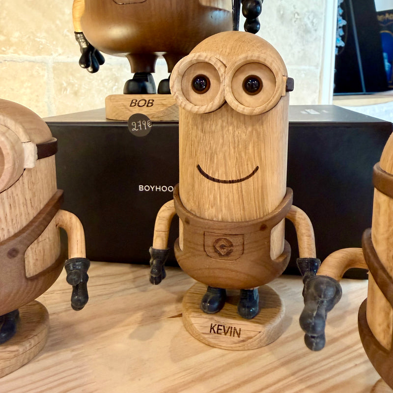 Figurine Kevin des Minions petit modèle en chêne blanc et chêne fumé, design Boyhood