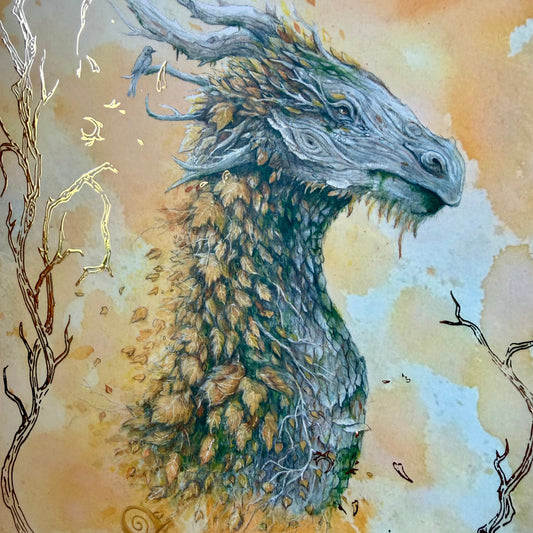 Illustration fantasy du dragon Sèmevent aux finitions dorées, crayons et aquarelle, L'Or.angerie